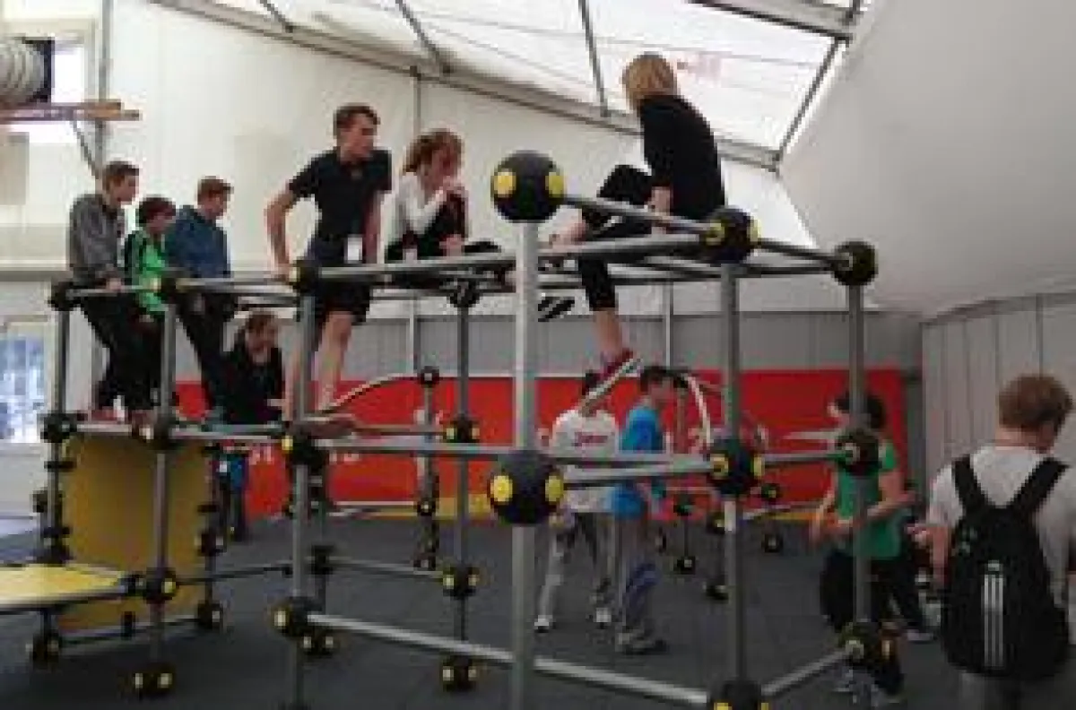 Viele kleine und große Parkour-Fans probierten sich am Trendsport Parkour