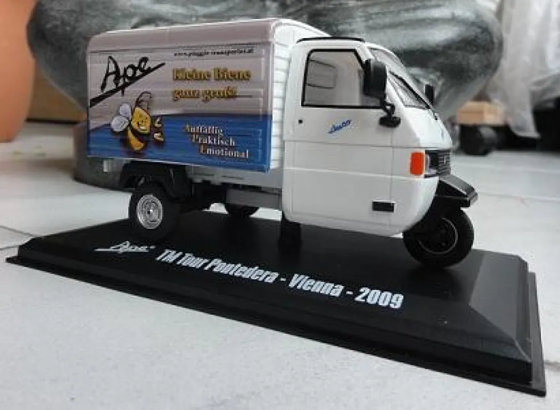 APE-Modell 'APE TM Tour Pontedera Vienna 2009' von Hachette