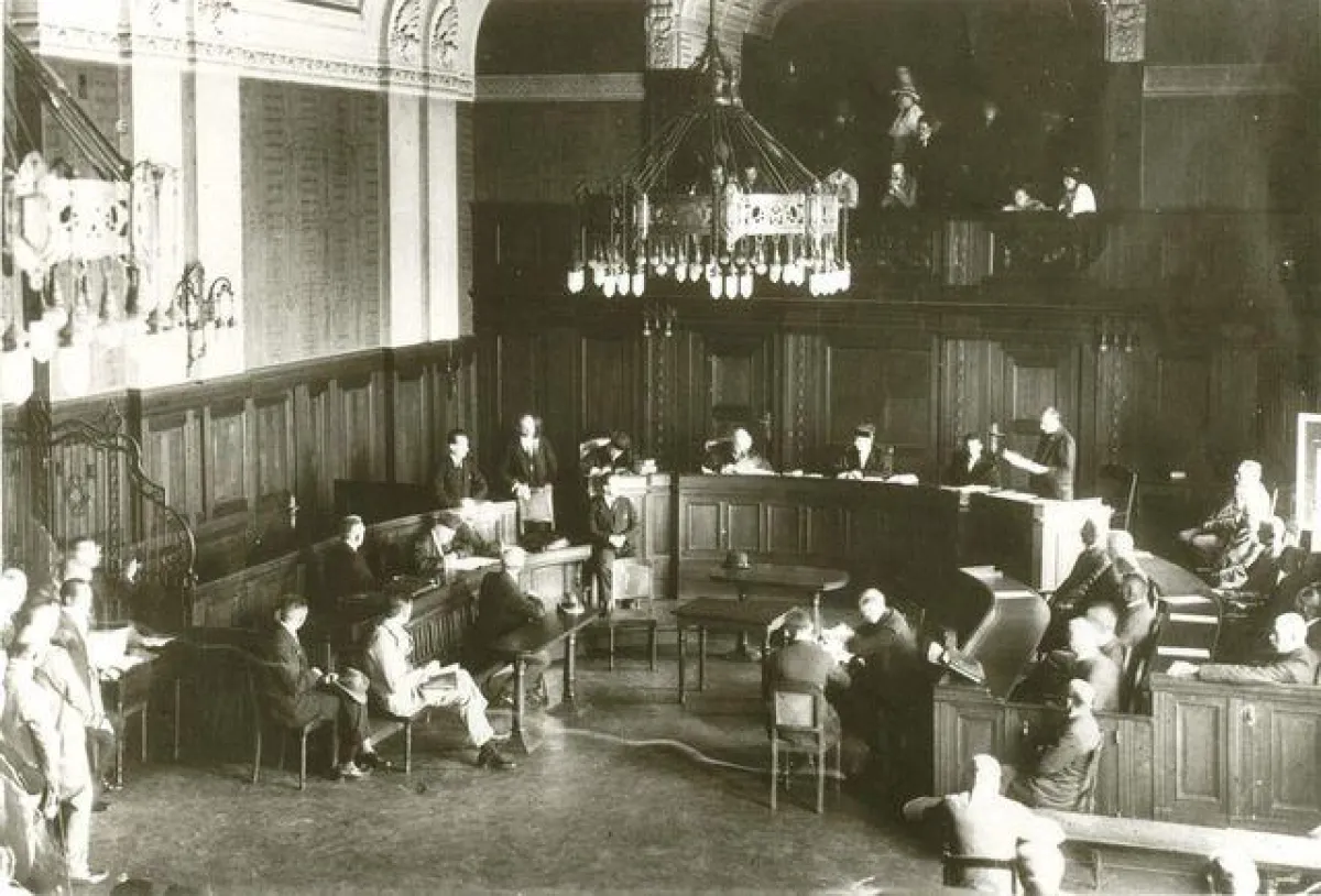 Schwurgerichtsaal des Landgerichts III zu Berlin, Quelle: IDZA Berlin