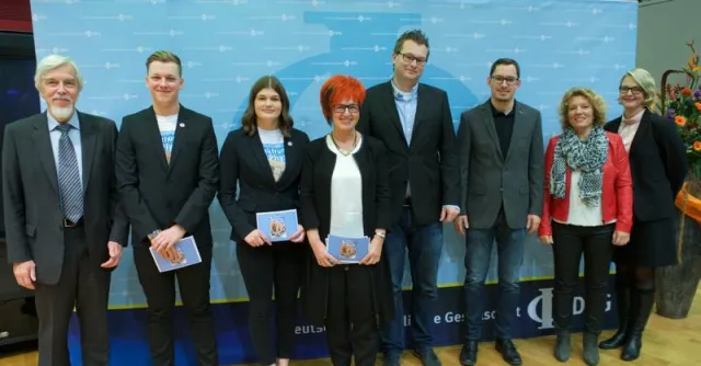 Bild: Ehrungen für engagierte Physik-Lehrkräfte aus NRW, Rheinland-Pfalz und Mecklenburg-Vorpommern