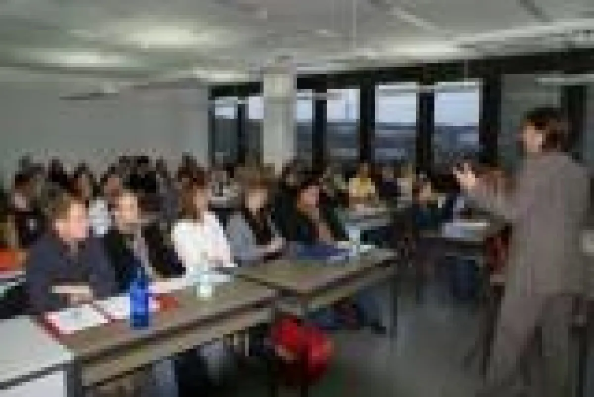 Prof. Dr. Fallgatter gibt die Praxispartnerschaft bekannt