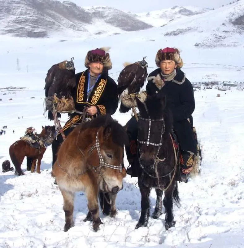 Im Westen der Mongolei lebt im Altai eine kasachische Minderheit. Eine alte Tradition ist die Adlerj