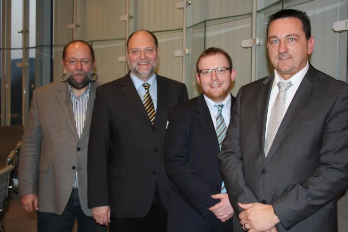 Markus Schallenberg (2.v.r.) im Kreis der Kollegen (v.l.): Guido Arens, Wolfgang Römer (DBB NRW) u. Erich Rettinghaus (DPolG NRW).