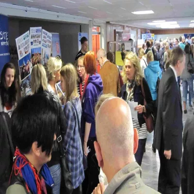 Bild: SchülerAustausch künftig in der zehnten Klasse / Messe: Informationen und Stipendien gesucht