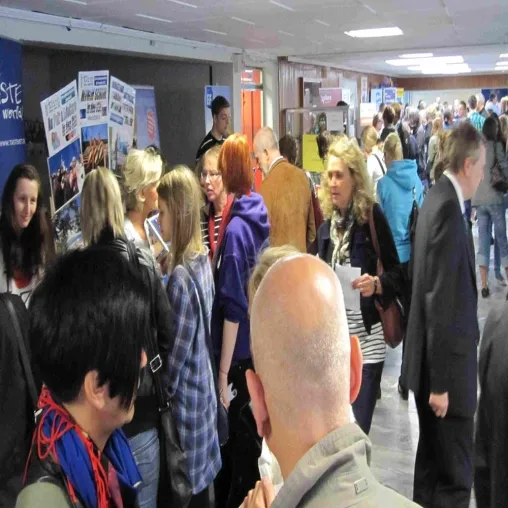 Bild: SchülerAustausch künftig in der zehnten Klasse / Messe: Informationen und Stipendien gesucht