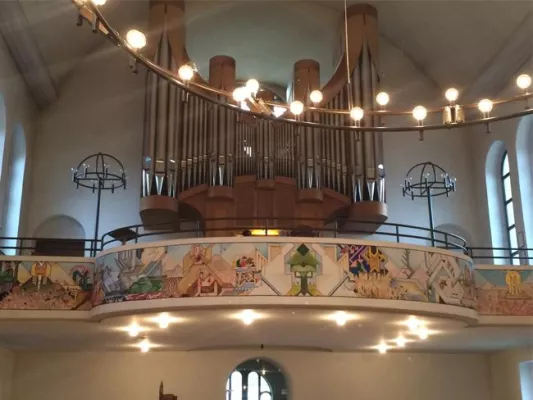 Nach 34 Jahren: Eine Bibel kehrt an den Ursprungsort zurück Bild: Nach 34 Jahren: Eine Bibel kehrt an den Ursprungsort zurück