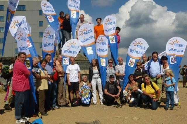 FREIE WÄHLER Hamburg: "Gutes Urteil im Bundesverfassungsgericht. Bürger um Volksvertreter betrogen" Europawahl Bild: FREIE WÄHLER Hamburg: "Gutes Urteil im Bundesverfassungsgericht. Bürger um Volksvertreter betrogen" Europawahl