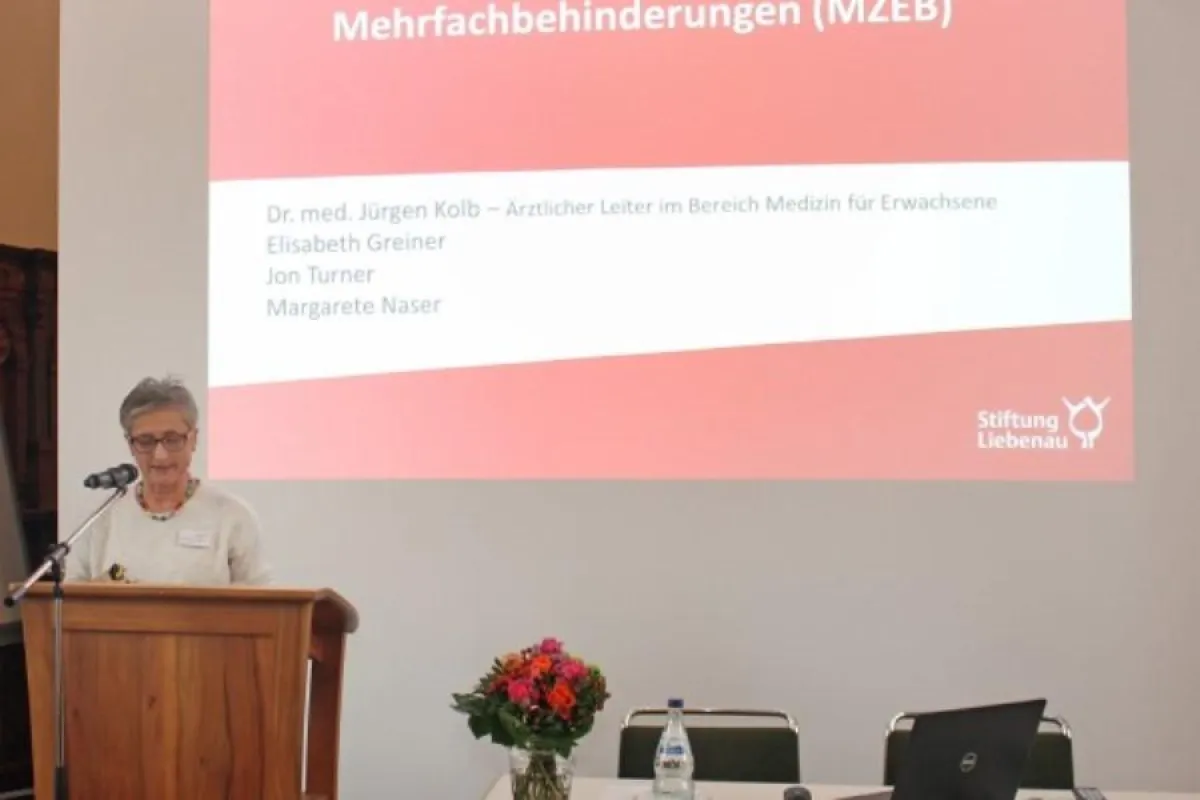 Elisabeth Greiner bei ihrem Vortrag anlässlich des Fachtags im neu eröffneten MZEB in Liebenau.
