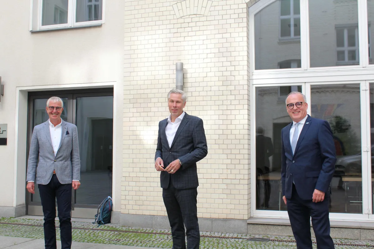 Dieter Rehfeld (RegioIT), Bernd Landgraf ITEBO) und Matthias Effenberger (SIS) nach Ihrem Gespräch