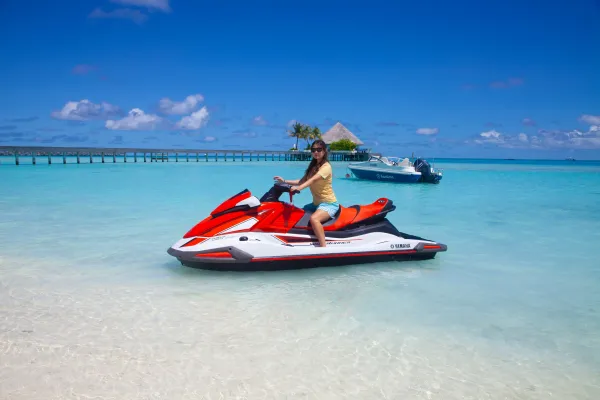 Bild: Anziehende Nachhaltigkeit: Kandima Maldives sorgt mit seinen Uniformen für saubere Ozeane