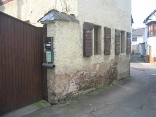 Bauschäden durch Mauerwerksfeuchte Bild: Bauschäden durch Mauerwerksfeuchte