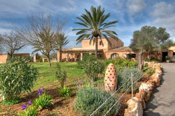 Helfen und gewinnen – WolfMan Limited, Veranstalter einer Hausverlosung initiierte Hilfsaktion für Pakistan Bild: Helfen und gewinnen – WolfMan Limited, Veranstalter einer Hausverlosung initiierte Hilfsaktion für Pakistan