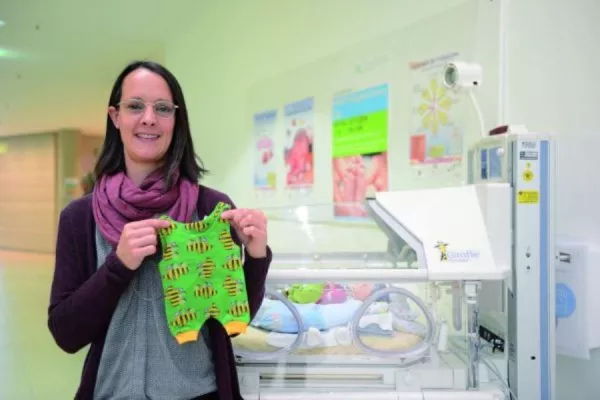 Bild: Ein Frühchen stellt alle vor besondere Herausforderungen