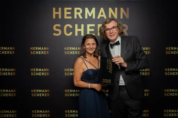 Bild: Freude am Lernen: Lehrerin gewinnt Excellence Award beim Speaker Slam