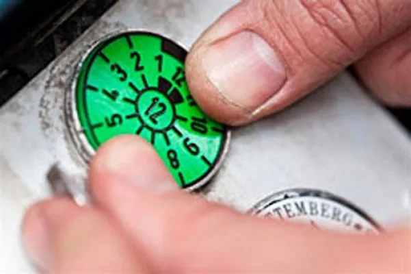Bild: Polizei darf TÜV-Plakette auch auf Privatgelände kontrollieren