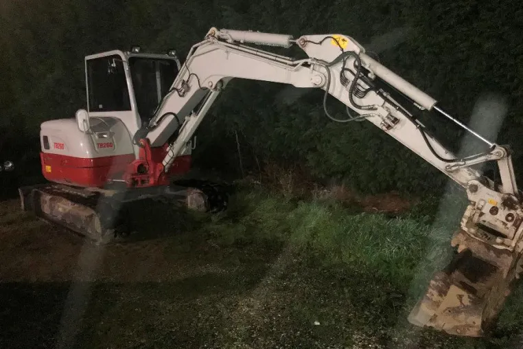 Gestohlener Bagger dank SpotGuard ein Tag später wieder im Einsatz Bild: Gestohlener Bagger dank SpotGuard ein Tag später wieder im Einsatz