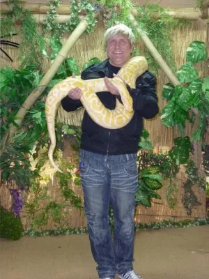 Drei-Meter-Schlangen, Kaimane & Vogelspinnen besiedeln „das Schloss“ vom 8. bis 27. August Bild: Drei-Meter-Schlangen, Kaimane & Vogelspinnen besiedeln „das Schloss“ vom 8. bis 27. August