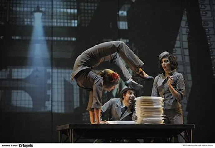 Bild: Cirque Éloize mit 'Cirkopolis' auf dem Tollwood Winterfestival 2015