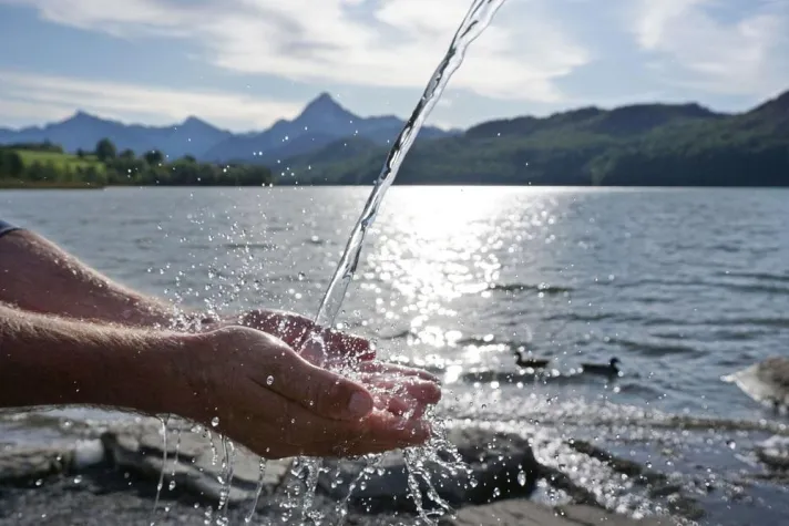 Bild: Ölziehen, Kneippen und Fasten