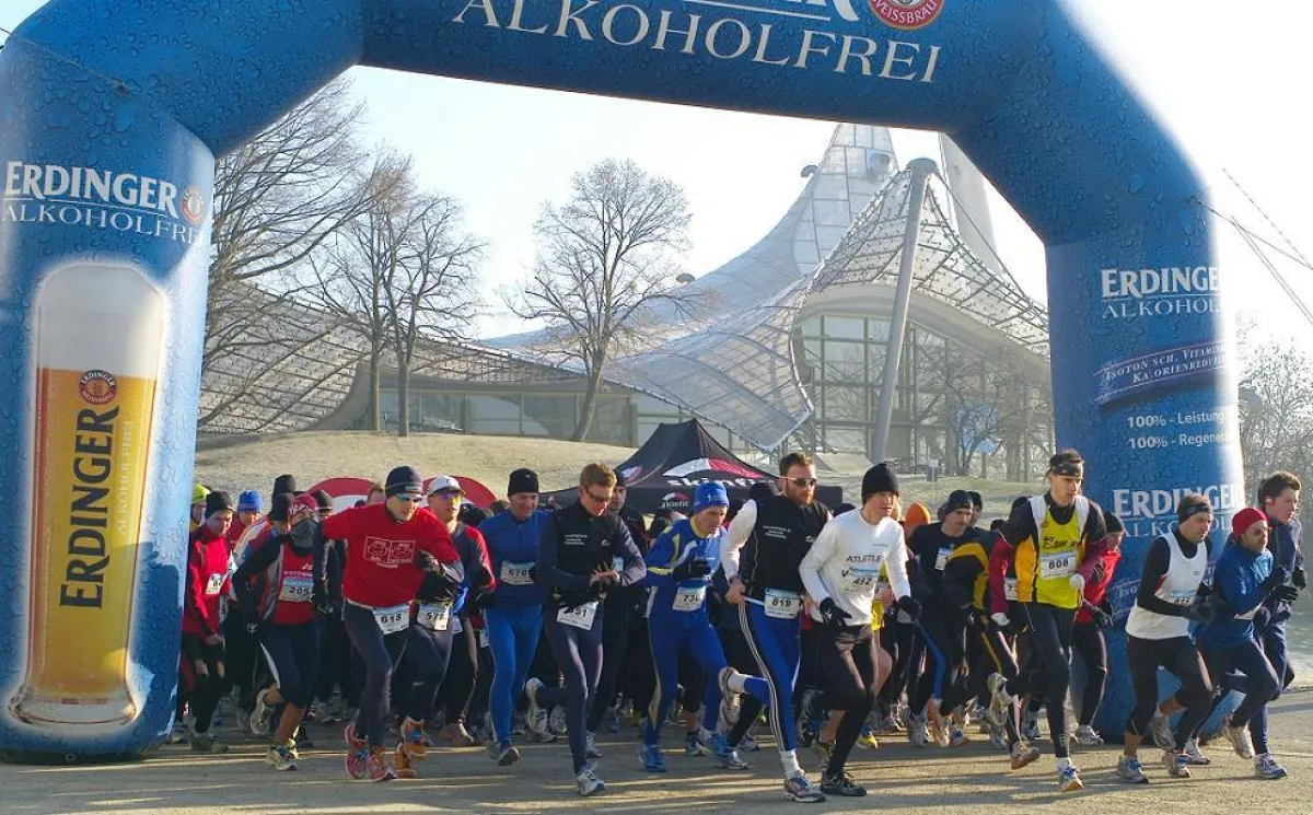 Start der Winterlaufserie München im Olympiapark bei frostigem Wetter (Januar 2009)