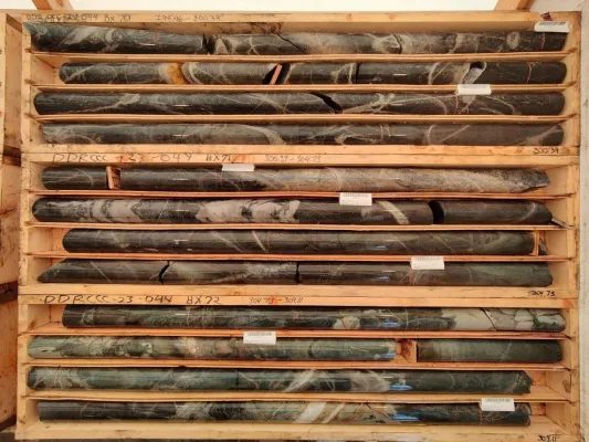 Sitka Gold: Sichtbares Gold gleich im erstem Bohrloch des neuen Programms auf RC Gold! Bild: Sitka Gold: Sichtbares Gold gleich im erstem Bohrloch des neuen Programms auf RC Gold!