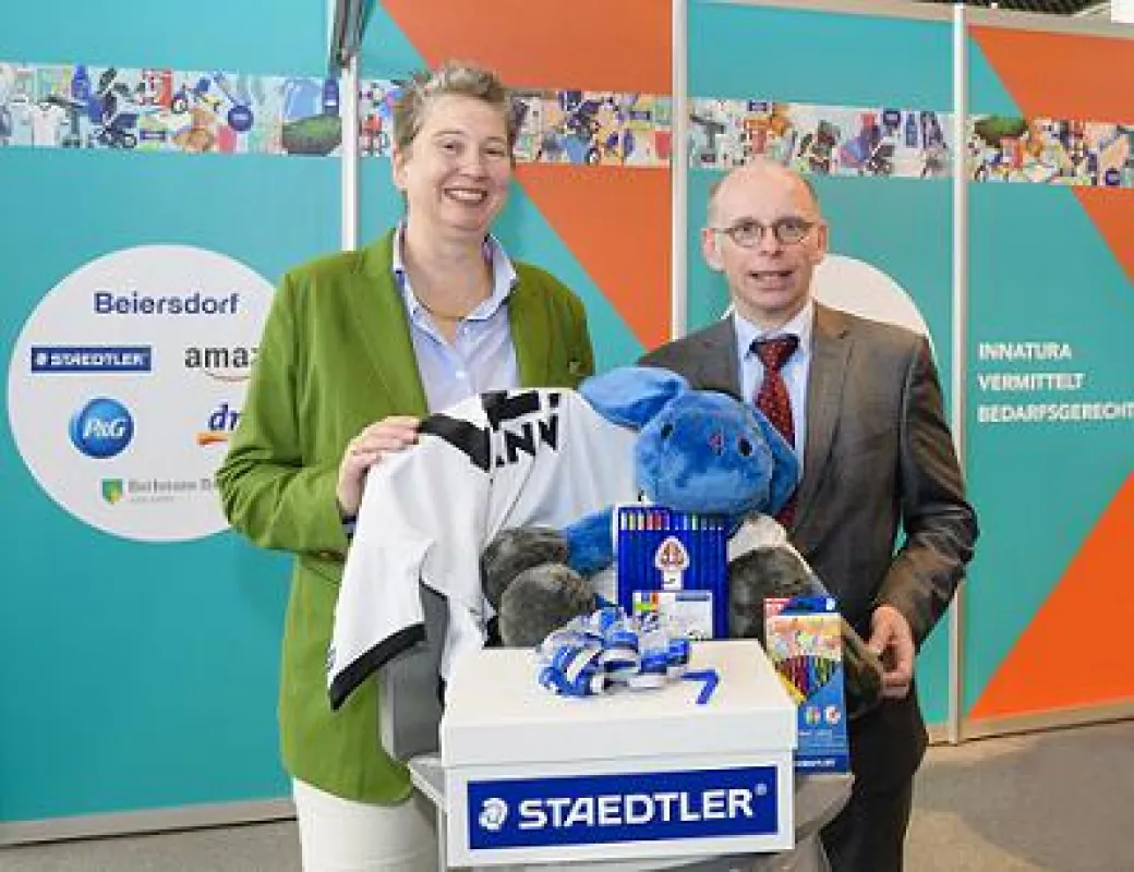 Dr. Juliane Kronen (innatura) und Axel Marx (STAEDTLER-Gruppe)