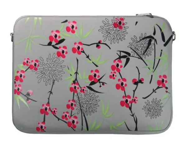 Bild: Rosarotes Blütenmeer statt Herbstmelancholie: Notebook-Sleeve 'Sakura' bringt Farbe in die dunkle Jahreszeit