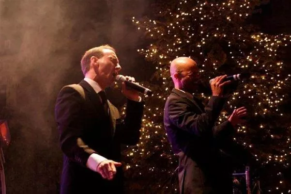 Bild: Glühwein und Swing – die perfekte Mischung