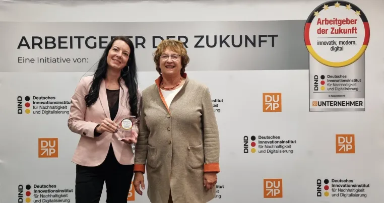 Bild: DIND verleiht onlineweg.de Touristik GmbH den Titel "Arbeitgeber der Zukunft 2023"