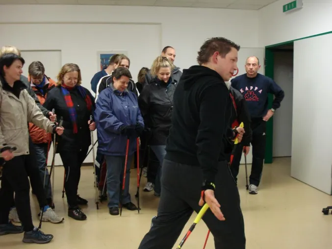 Bild: Der DNV e.V. begleitet mit Nordic Walking das Gesundheitsprogramm „Das schlanke Rathaus“ in Neu-Isenburg