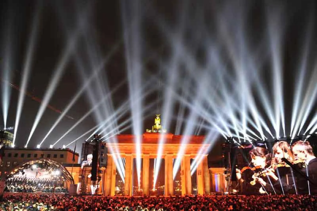 Zentrale Veranstaltung vor dem Brandenburger Tor  (Foto: PRG / Amanda Holmes, frei zur Veröffentlic