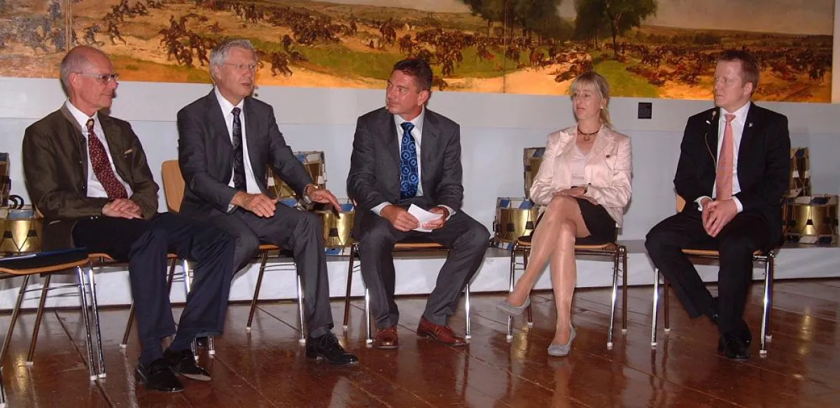 Auf ehrbares Unternehmertum setzen: Landesvorsitzender Wolfgang Meyer (r.) bei der Podiumsdiskussion