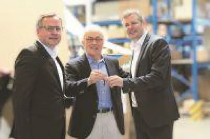 Schlüsselübergabe bei CABINET Bild: Schlüsselübergabe bei CABINET