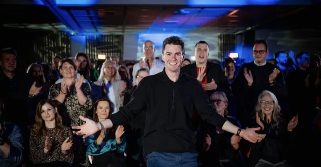 Bild: Vom Garten zur Weltbühne: Ein Gärtner begeistert das Publikum.