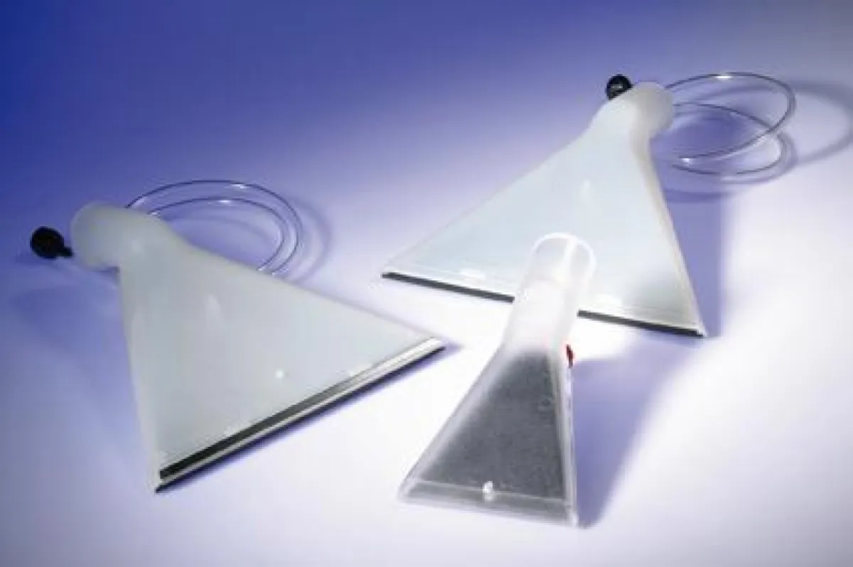 Aus einzelnen Kunststoffteilen lassen sich in der Baugruppen-Montage Polster- und Teppichdüsen zusammensetzen.