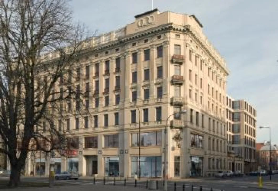 Historisches Gebäude am Malachowski Platz 2 in Warschau