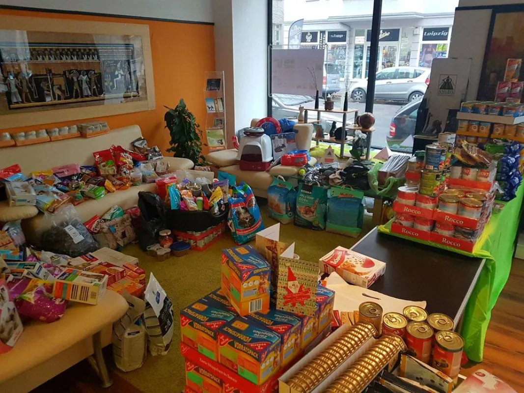 ANUBIS-Leipzig sammelte viele Spenden für die Tafel für 4 Pfoten