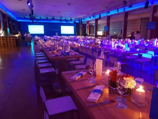 Der Party Löwe betreut Großprojekt auf der EuroBlech Bild: Der Party Löwe betreut Großprojekt auf der EuroBlech