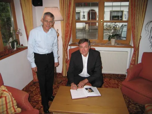 Hoher Besuch im Wohlfühlhotel Ortnerhof - Bundesverteidigungsminister Jung macht einen Kurzbesuch in Ruhpolding Bild: Hoher Besuch im Wohlfühlhotel Ortnerhof - Bundesverteidigungsminister Jung macht einen Kurzbesuch in Ruhpolding