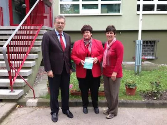 Bild: Thüringer Landfrauenverband e.V. erhält Jahrbücher vom Verlag Agrar Media