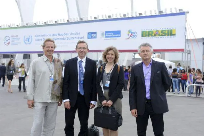 Bild: Die Umweltstiftung „Fondation Yves Rocher“ beim Umweltgipfel in Rio de Janeiro