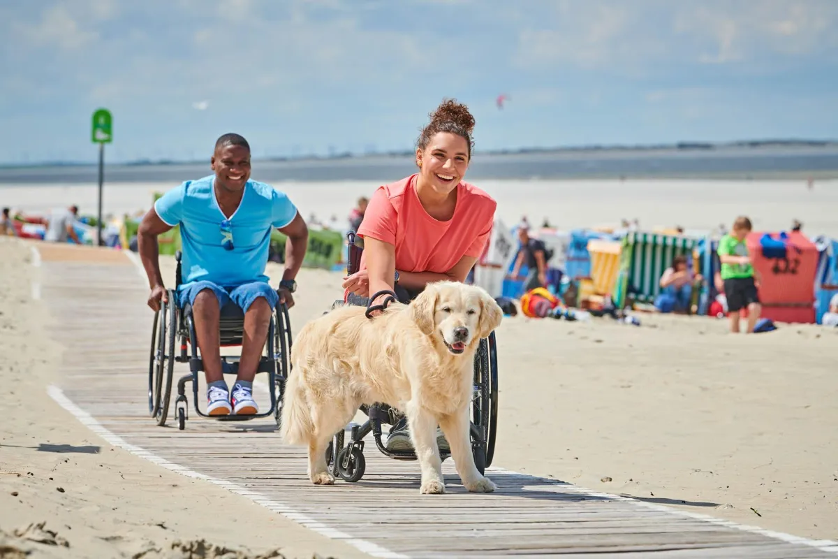 Mit dem Rollstuhl am Strand auf der ostfriesischen Insel Langeoog. Copyright: DZT, Jens Wegener