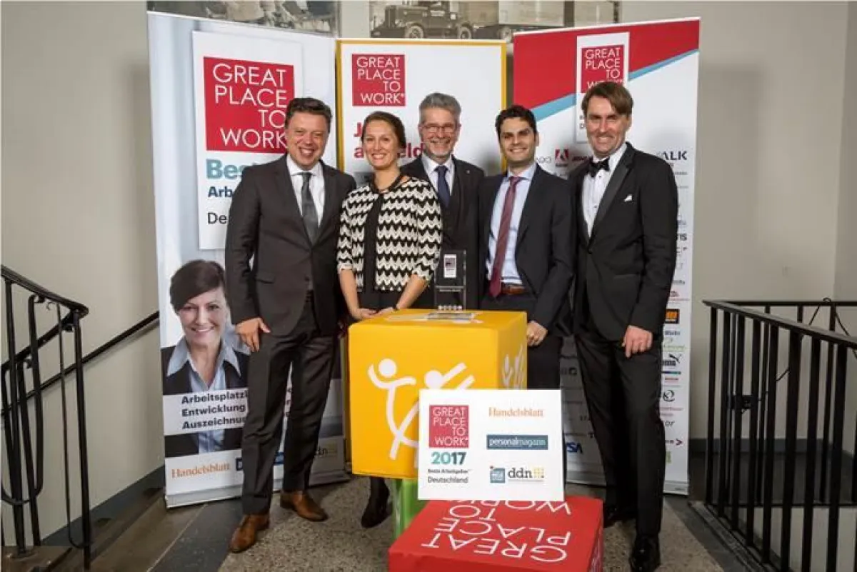 National Instruments Germany Mitarbeiter bei der Preisübergabe