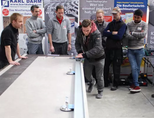 Bild: Kleines Seminar ganz groß: das Großformat Seminar bei Firma Karl Dahm