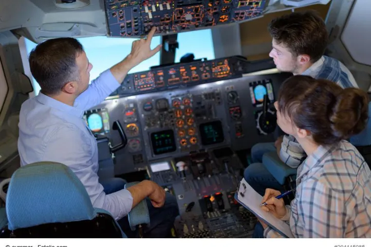 Gewinnspiel bringt Gewinner ins Cockpit eines A320 Flugsimulators Bild: Gewinnspiel bringt Gewinner ins Cockpit eines A320 Flugsimulators