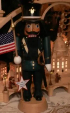 Bild: Obama in Dresden - Nussknacker aus dem Stracoland als Gastgeschenk