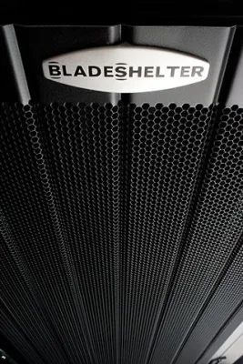 Bild: SOLVARO liefert Serverschranktüren für Tecnosteel