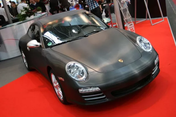 Bild: Neue Carbon-Folie von Hexis