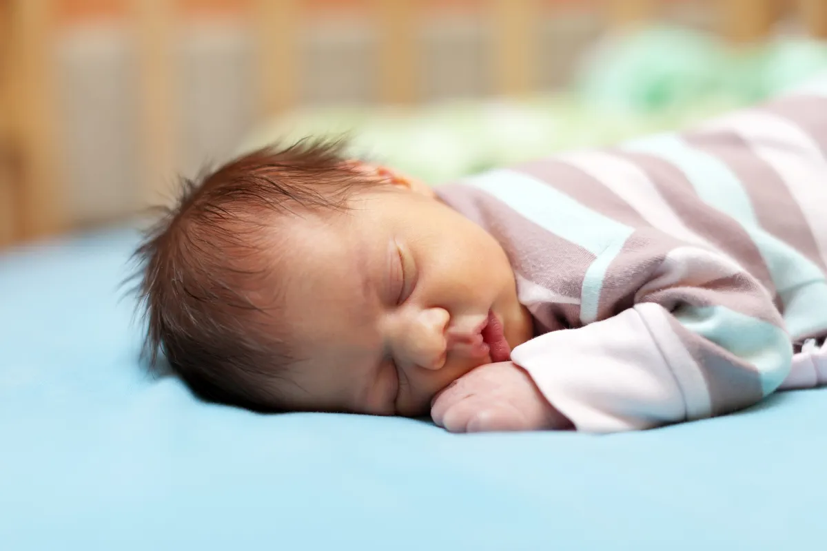 Gesunder Babyschlaf (© Bearfotos - Freepik.com)