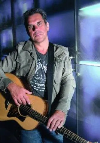 Salongesellschaft feiert Nacht der akustischen Gitarren mit Musikern internationalen Ranges Bild: Salongesellschaft feiert Nacht der akustischen Gitarren mit Musikern internationalen Ranges